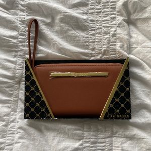 Steve Madden Clutch / Boxed Wallet in color Cognac